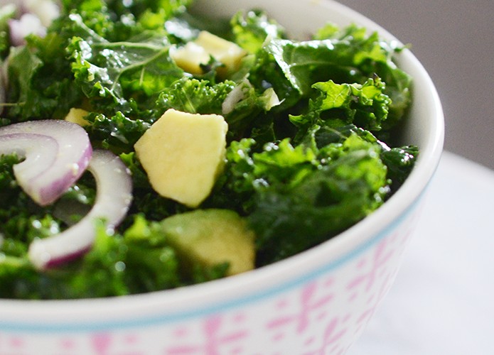 Salade De Chou Kale Avocat Et Oignon Rouge